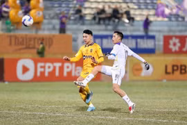 Văn Quyết lập cú đúp, Hà Nội FC đánh bại Sông Lam Nghệ An