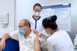 Người dân đi tiêm vắc xin phòng cúm tăng 10 lần so với ngày thường
