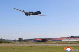 Ông Kim Jong Un giám sát thử nghiệm UAV, yêu cầu phát triển AI