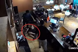 'Đàn em' của 'tổng tài' hành hung nhân viên quán cà phê bị tạm giữ hình sự