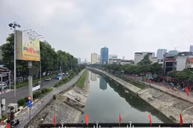 Hà Nội yêu cầu đẩy nhanh hoàn trả hạng mục kè bờ, hè phố, lan can dọc sông Tô Lịch