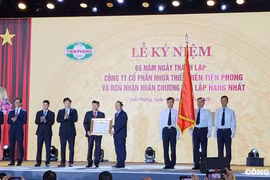 Nhựa Tiền Phong đón nhận Huân chương độc lập Hạng nhất
