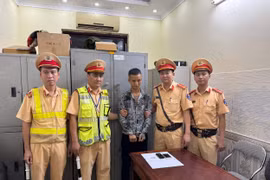 Phát hiện thanh niên tàng trữ ma túy khi vi phạm giao thông đêm khuya