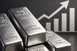 Giá bạc tăng vọt lên mức kỷ lục 66,5 USD mỗi ounce, điều gì đang diễn ra?
