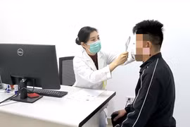 Ngứa 'vùng kín' kéo dài, người đàn ông phát hiện mắc rận mu ký sinh