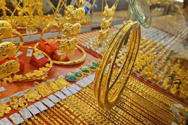 Nhìn lại một năm đầy biến động của giá vàng: Phá 'đỉnh' nhanh, chạm 'đáy' cũng nhanh
