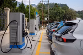 Xây dựng giá điện áp dụng đối với các trạm sạc điện cho xe ô tô điện, xe máy điện
