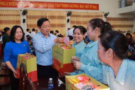 Phó Thủ tướng Trần Hồng Hà tặng quà Tết cho gia đình chính sách, hộ nghèo, công nhân tại Đồng Nai