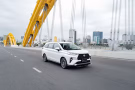 Giá xe Toyota tháng 7/2025 tiếp tục giảm