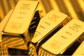 Giá vàng hạ nhiệt trước quyết định lãi suất của Fed, bạc lập kỷ lục mới