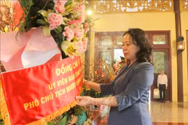 Phó Chủ tịch nước Võ Thị Ánh Xuân dâng hương tưởng nhớ Chủ tịch Tôn Đức Thắng