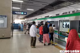 Người dân đi lại bằng tàu điện Thủ đô thế nào dịp Tết Nguyên đán 2025?