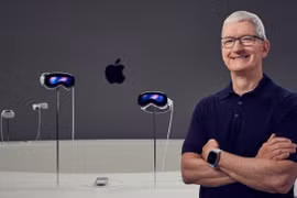 Tim Cook được tăng lương dù Apple gặp nhiều thách thức trong năm 2024