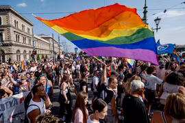 Hungary sắp cấm các sự kiện LGBTQ+ và mở rộng quyền đình chỉ quốc tịch