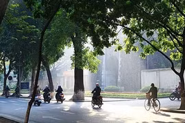 Dự báo thời tiết ngày 28/2: Bắc Bộ hửng nắng, Nam Bộ mưa dông trái mùa