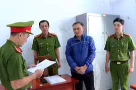 Bắt tạm giam nhân viên ngân hàng lừa đảo chiếm đoạt tài sản