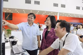 Bộ trưởng Đào Hồng Lan gửi thư chúc mừng các thầy thuốc, cán bộ, công chức, viên chức, người lao động ngành Y tế