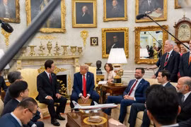 Ông Trump nói muốn gặp ông Kim Jong Un khi tiếp Tổng thống Hàn Quốc