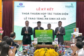 Vietcombank và Bệnh viện K ký kết hợp tác toàn diện, trao tặng 100 máy tính bảng trị giá 1 tỷ đồng phục vụ chuyển đổi số