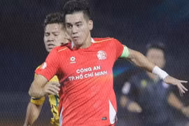Công An TP HCM ngược dòng hạ SLNA 3-2, tạm vươn lên ngôi đầu V.League
