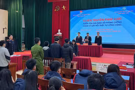 Lạng Sơn: Tuyên truyền pháp luật cho hàng trăm học sinh