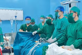 Ca mổ nội soi lịch sử đầu tiên ở đặc khu Côn Đảo