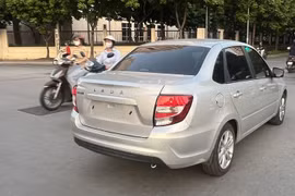 Xe Nga giá rẻ Lada Granta bất ngờ lăn bánh tại Hà Nội