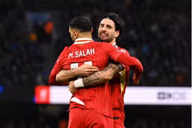 Salah rực sáng, Liverpool đánh bại Man City ngay tại Etihad