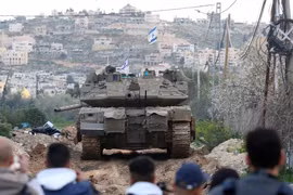 Israel điều xe tăng vào Bờ Tây lần đầu tiên sau hơn 20 năm