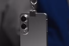 Galaxy S25 Edge lộ ảnh: Mặt lưng gốm, camera 200MP, chip Snapdragon 8 Elite