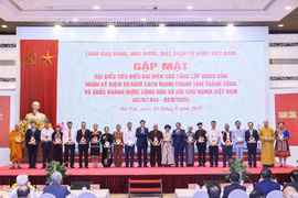Doanh nhân Đỗ Quang Hiển được vinh danh thành tích xuất sắc đóng góp cho cộng đồng