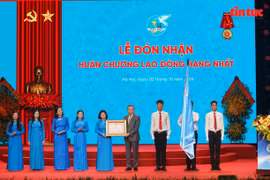 Trung ương Hội Liên hiệp Phụ nữ Việt Nam đón nhận Huân chương Lao động Hạng Nhất