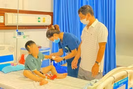 Hai anh em bị ô tô đâm trong vụ tai nạn ở Dương Nội đã qua cơn nguy kịch