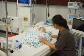 Uống nhầm tinh dầu đuổi muỗi: Bé 15 tháng nguy kịch, nguy cơ xơ phổi