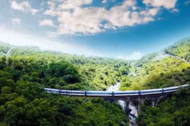 Hành trình xuyên Việt bằng tàu hoả lọt top 9 tuyến đường sắt trải nghiệm độc đáo năm 2025