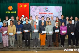 Hội Nhà báo Việt Nam: Góp tết ấm cho đồng bào nghèo huyện Cam Lộ, tỉnh Quảng Trị