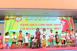 Một vầng trăng – triệu trái tim để không em nhỏ nào bị bỏ lại phía sau