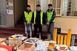 Đầu tư thiết bị sản xuất pháo nổ trái phép, 3 thanh niên bị khởi tố