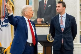 Người có ảnh hưởng ủng hộ ông Trump bị ám sát, cả nước Mỹ bàng hoàng