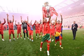 Liverpool: 7 tháng từ nhà vua đến cuộc khủng hoảng lịch sử