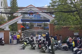 Trường tiểu học thừa nhận bếp ăn từng nhận thực phẩm 'có dấu hiệu bất thường'
