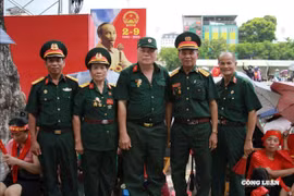 Cuộc hội ngộ bất ngờ mà thân quen của những cựu chiến binh trước giờ tổng duyệt A80