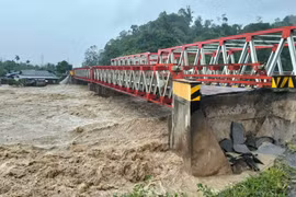 Ít nhất 10 người thiệt mạng do lũ lụt và lở đất ở Indonesia
