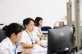 Công chức phường Hồng Hà chạy KPI: 'Tăng ca đã trở thành tất yếu'