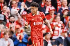 Thắng West Ham, Liverpool chạm 1 tay vào chức vô địch Ngoại hạng Anh