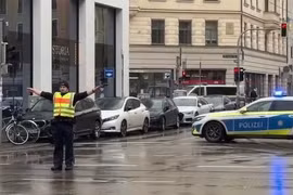 Ô tô lao vào đám đông ở Munich trước thềm Hội nghị An ninh