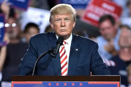 Ông Trump nói Bộ Giáo dục Mỹ là 'lừa đảo' và muốn đóng cửa 'ngay lập tức'