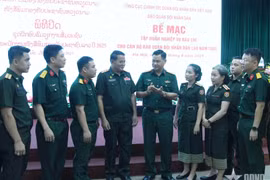 Bế mạc lớp tập huấn nghiệp vụ báo chí cho Báo Quân đội nhân dân Lào