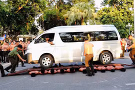 Phố đi bộ 'nóng rực' với màn biểu diễn khí thế của lực lượng CAND