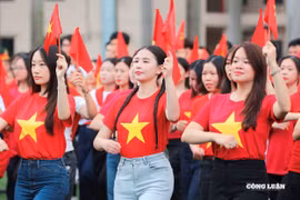 Rộn ràng khí thế tập luyện của Khối Báo chí Cách mạng hướng tới Đại lễ 80 năm Quốc khánh